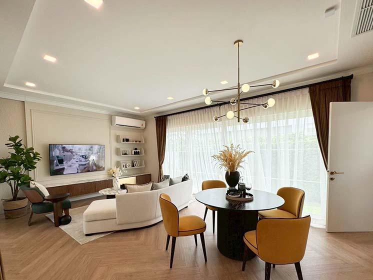 House with Shared Pool in Bangnatrad